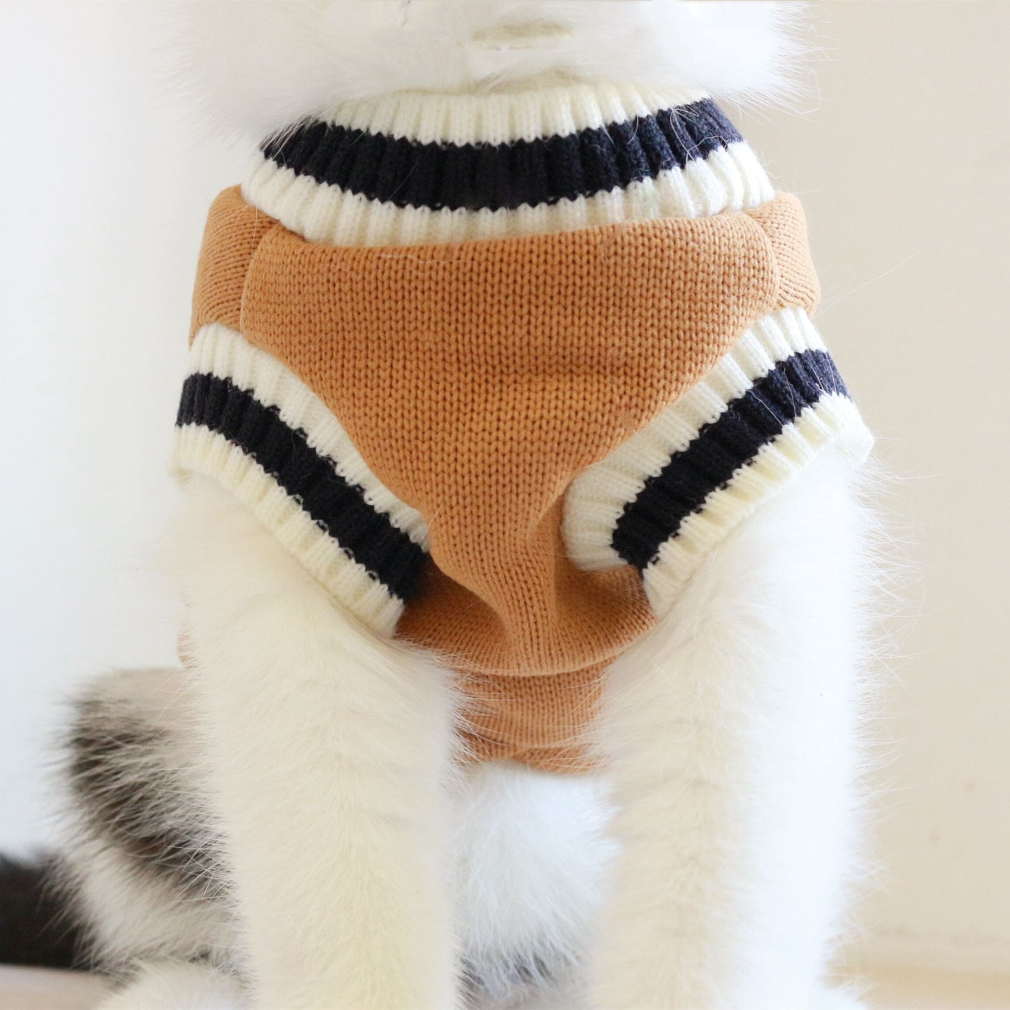 Amerykański sweter w stylu college'u z polaru z dzianiny typu cat bez rękawów