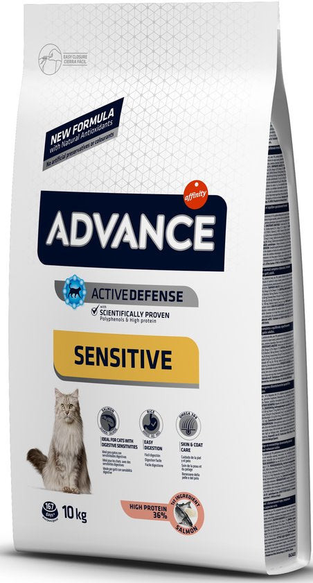 Advance Sensitive Salmon Kattenvoer 10 kg in een verpakking voor katten met gevoelige magen.