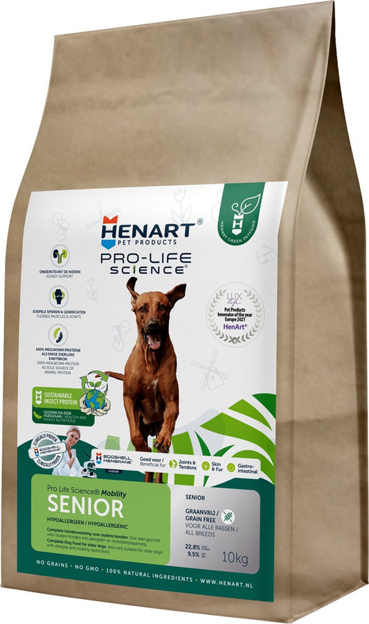 HenArt Senior Hondenbrokken Meelwormen Insecten Hypoallergeen 10 kg verpakking met senior hond.