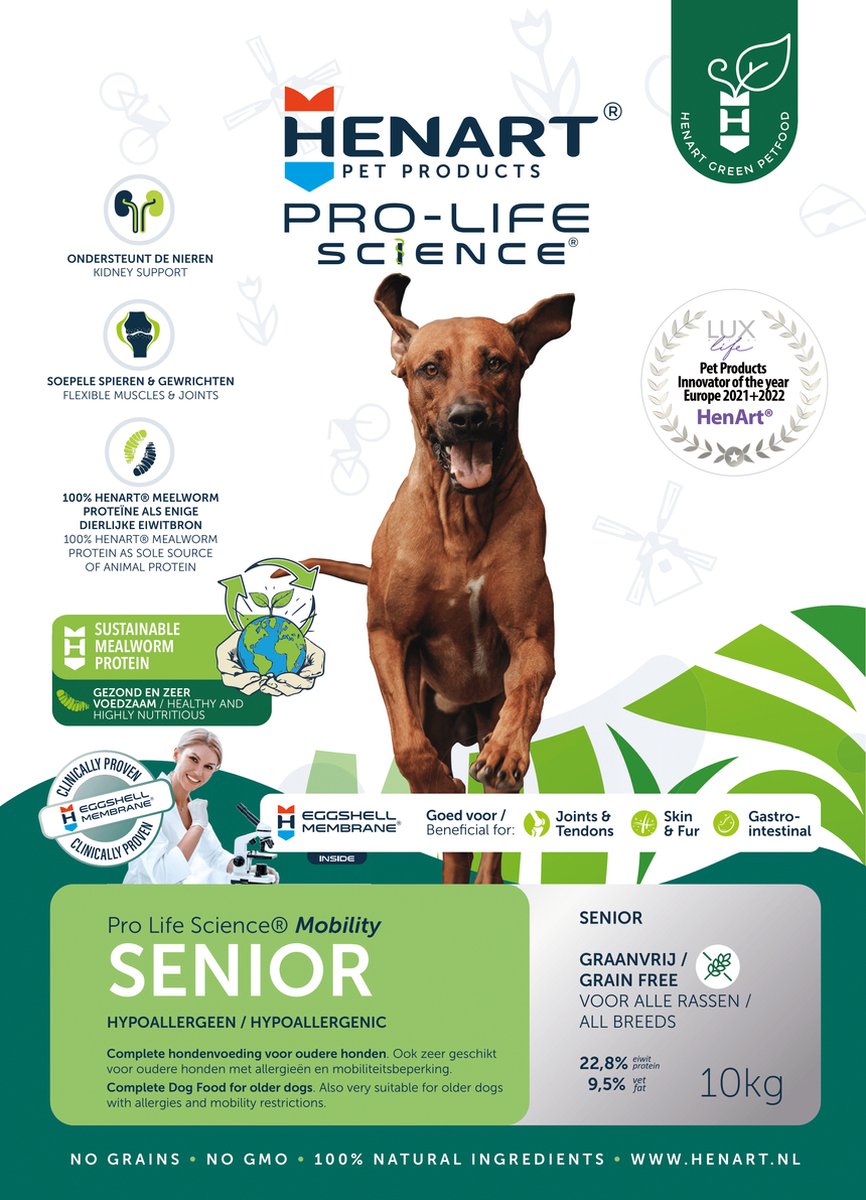 HenArt Senior Hondenbrokken Meelwormen Insecten Hypoallergeen 10 kg verpakking met hond