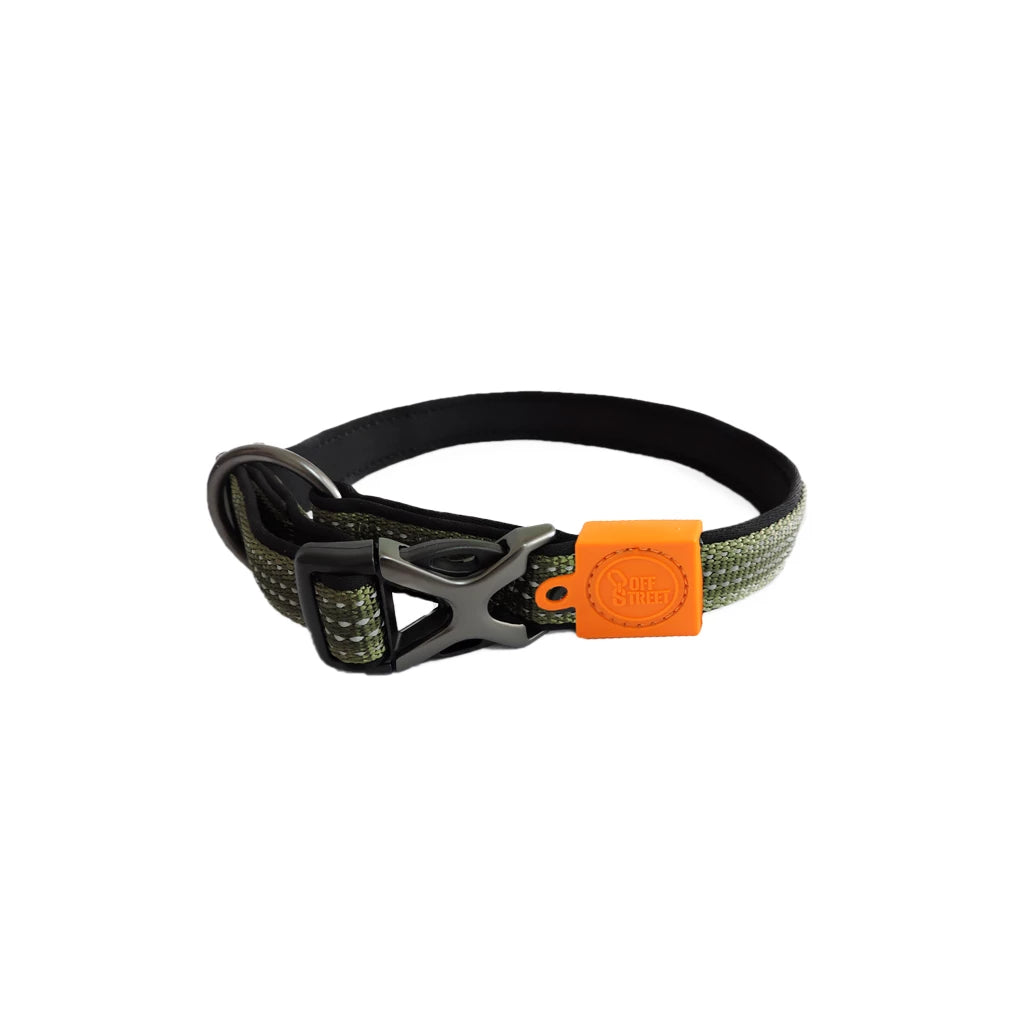 Halsband voor honden olijfgroen met reflecterende stiksels en Bionic Finish voor comfort en veiligheid