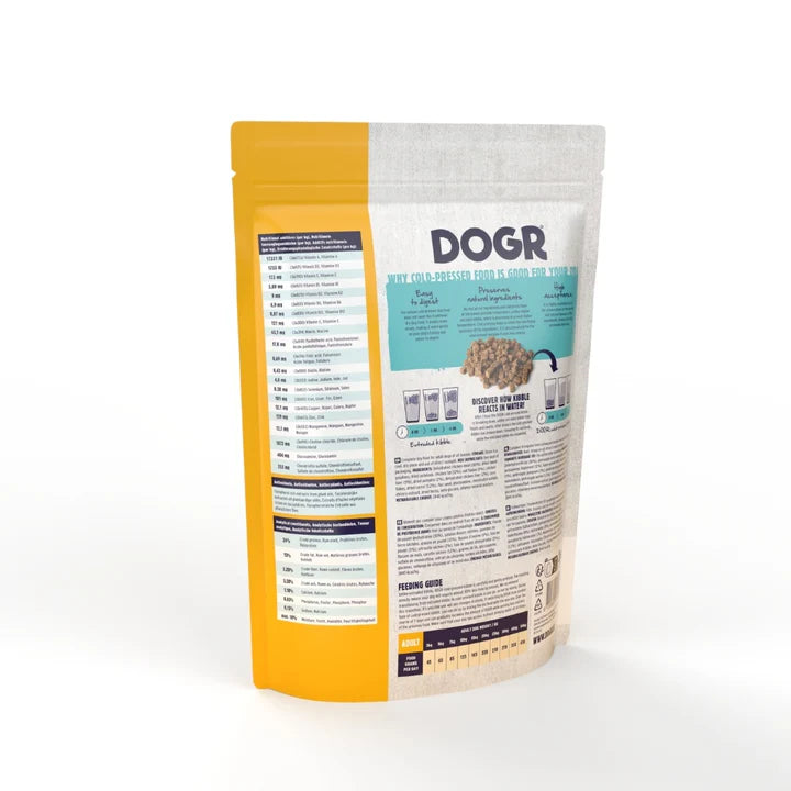 DOGR Adult Chicken hondenvoer verpakking met voedingsinformatie en bereidingswijze.
