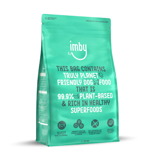 Imby Plant-Based Hondenvoer - Complete Hypoallergene Vegan Brokken voor Volwassen Honden in groene verpakking.